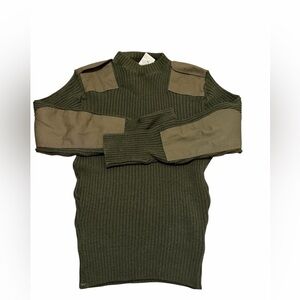 Size 42 (L) Valor Collection Green Sweater